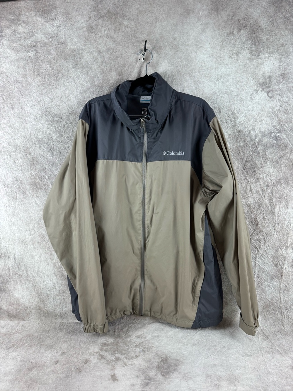 Columbia Men's Two-Tone Gray and Black Rain Jacket Wind Breaker Back to School